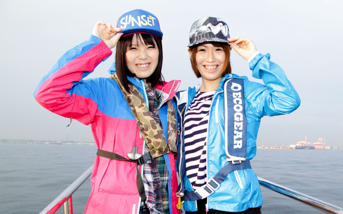 Go Sushi: 일본 게임 쇼 자동차와 보트에서 따먹히는 소녀들