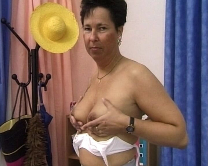 YOUR FIRST PORN: Mature Cynthia Satisfies Her Juicy Pussy