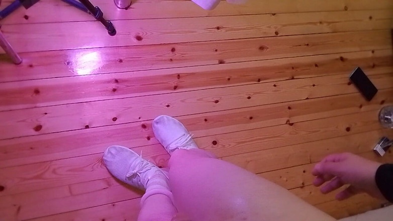 Kitty_Cross: Femboy genießt selbstölmassage auf seinem dicken hintern