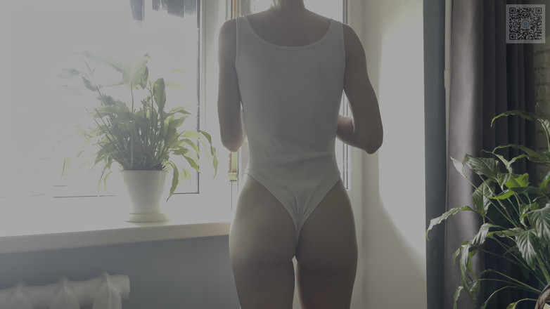 Horny_Ju: Riskabel onani på balkongen