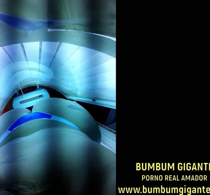 Camargo Hotwife: In the tanning machine showing off