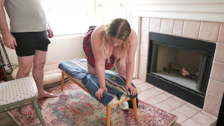 Erin Electra: Giúp anh kế của tôi mất trinh tiết của anh ấy