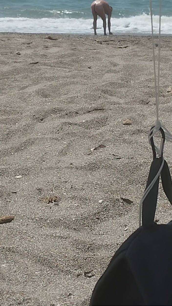 Morbosete000: 裸でビーチを楽しむ