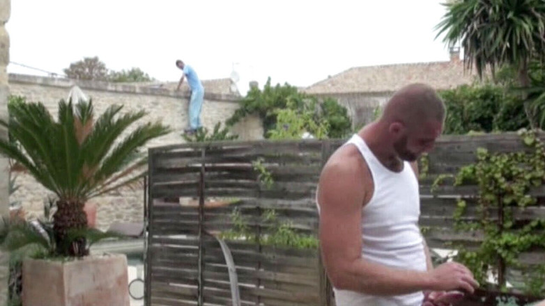 Crunch Boy: Хуан Перес відтрахав ведмедя на відкритому повітрі з членом xxl