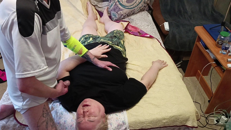 Zona901: Honím si ptáka a šukám macechu do pusy, abych se na...