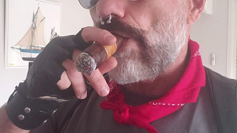 MusclesCigarsFFPig: Tof Cigarporn