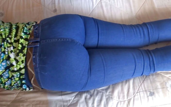 Ardientes 69: The big ass of a mature Latina with jean on...
