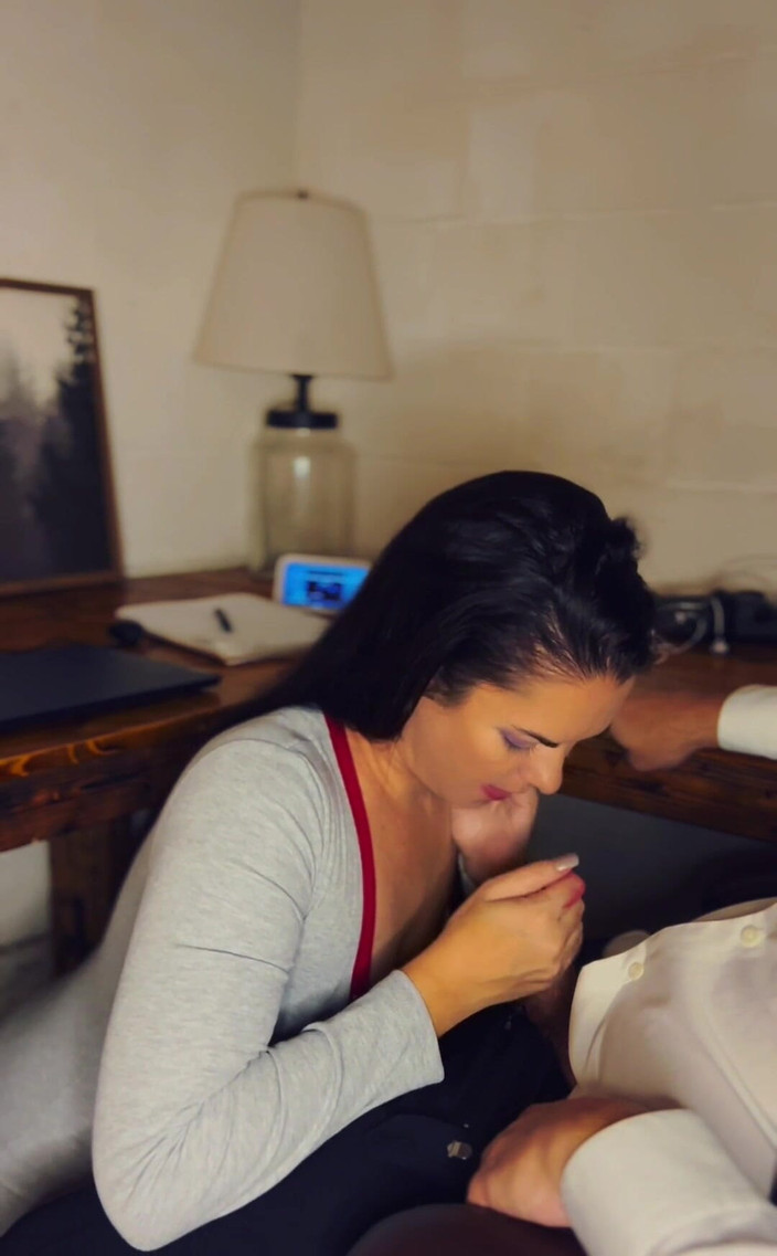 ItsMmmegan: Мінет із його ммммеганом закінчується спермою в роті