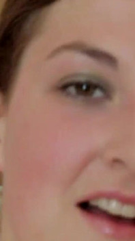 Adegan 1_sexy cewek langsing rambut cokelat ini lagi asik muasin memeknya pakai dildo ukuran XL