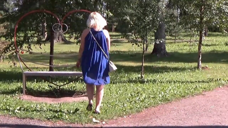 RedRoseRus: Sexy Lady No Panties - Flashing Pussy on Walk