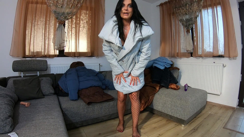 MilfyCalla: Milfycalla si masturba mentre indossa alcune giacche - 191