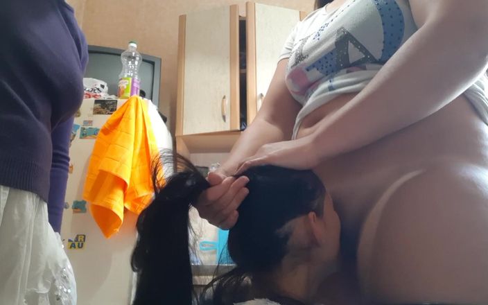 Lesbian-illusion: मेरी सौतेली बहन ने अपनी प्रेमिका को ताश के पत्तों पर खो दिया