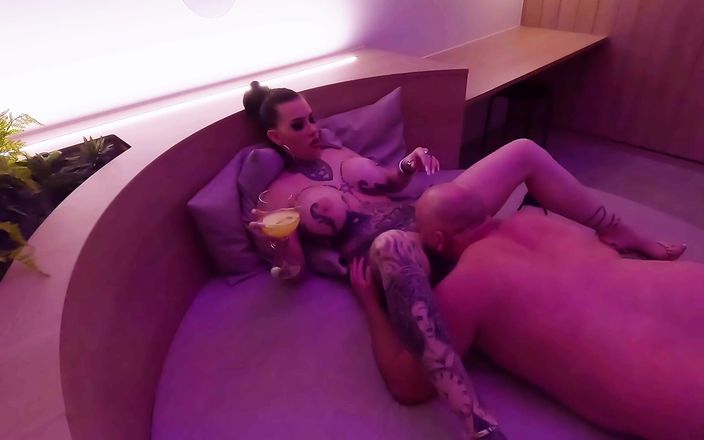 Miss Alessa Milano: Nadzór wideo w klubie ze striptizem