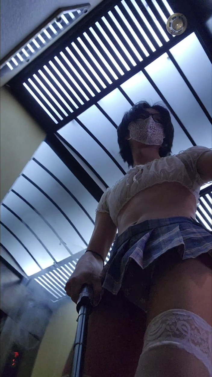 NotAFuta: परित्यक्त भवन में दिखावट