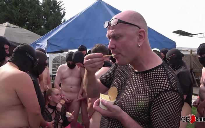 GangBang-Dream: 6 tjejer utomhus gängknull orgie riktiga tyska cumsluts