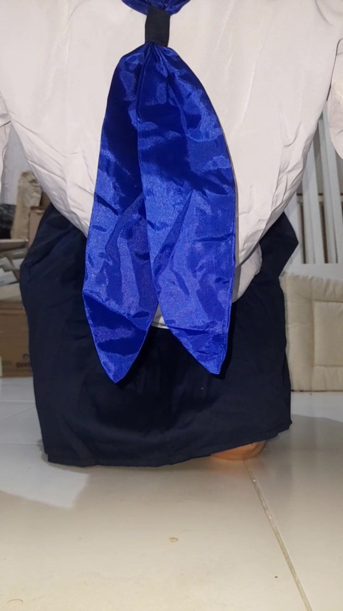 Naomisinka: Asijský crossdresser masturbuje v japonské cosplay námořní uniformě