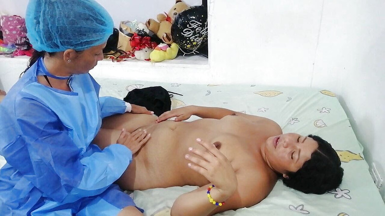 catalinagrande: Mi paciente está muy enferma y yo, como buen médico,...