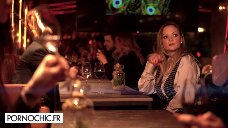 Pornochic: Tiffany leiddi lagi asik nyepong kontol di toilet restoran