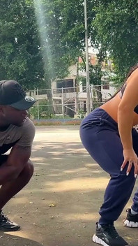 Jurulatih menunjukkan besarnya di taman untuk bertetek besar Silvana Lee - Xander Black