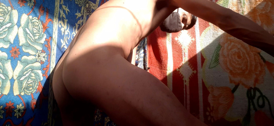 Che: Дупа на відкритому повітрі раком дрочить, трахає чоловіка