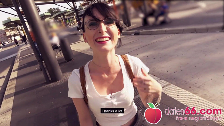 Dates66: やんちゃな！小柄な男女共学のルー・ネスビットが叩かれました!(英語)