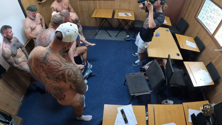 PORNSTAR UNIVERSITY: Za kulisami: Filmowanie drobnej Lottie Lou z całą klasą (część 2)
