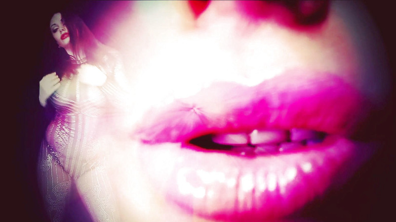 Goddess Misha Goldy: Mijn betoverende lippen zijn alles wat je nodig hebt!