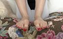 Lady Victoria Valente: Wiggle My Red Toes