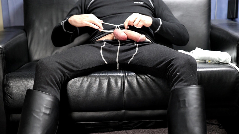 Boototternl: Schwanz und eier mit Seil binden