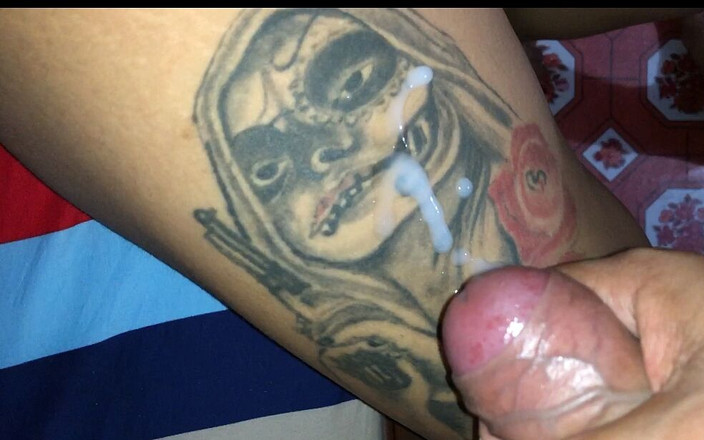 Lustybaby605: Sborrata sul mio tatuaggio