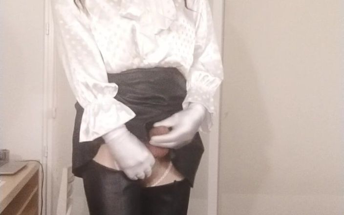Madame Penelope studio: 자위 엔 Satin Blanc Et Cuir