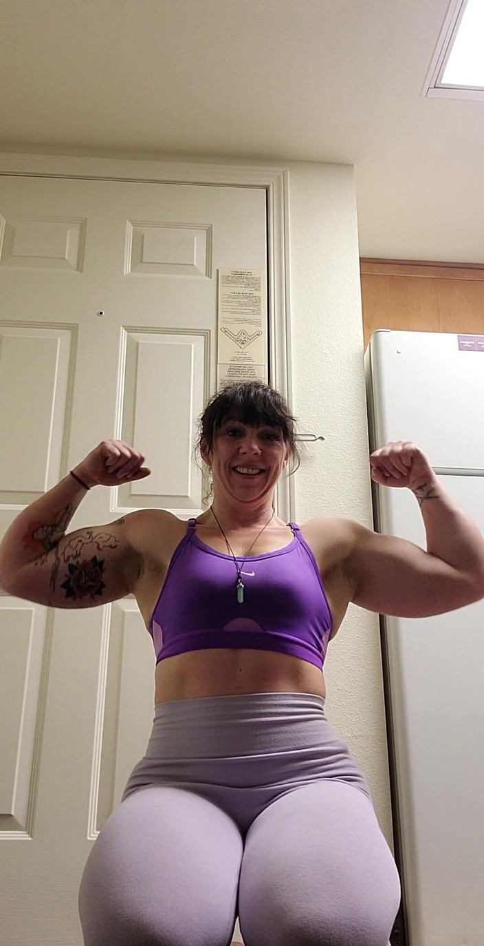 Ecko Belle: Flexing These Hard Muscles
