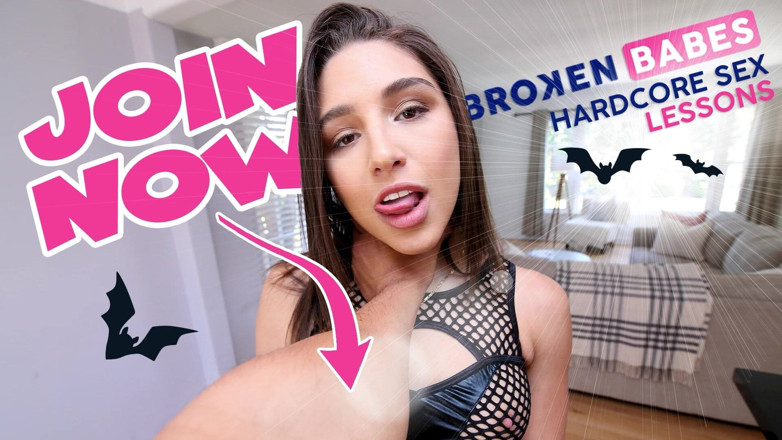 Broken babes: BrokenBabes - 변태 감시자 Stasia Si '트릭 또는 치료'