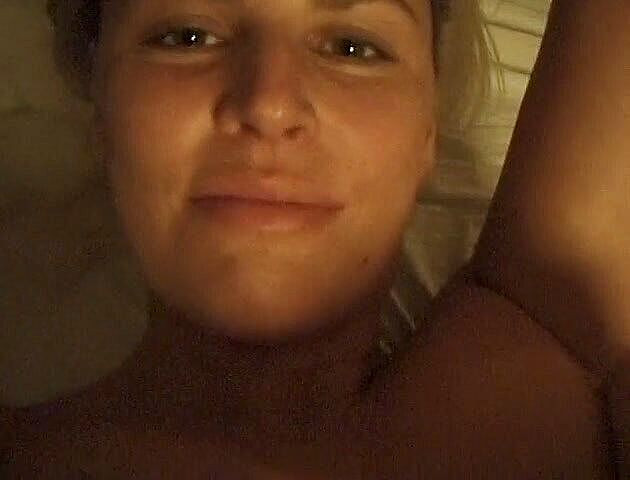 Flash Model Amateurs: Awek blonde dengan tetek besar semula jadi disentuh