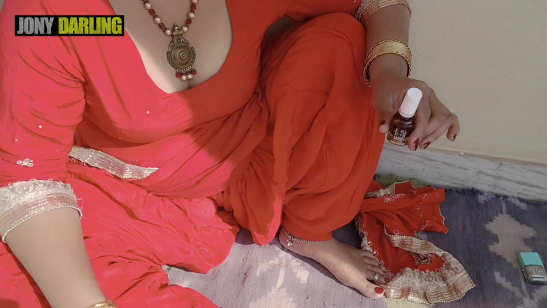 Jony Darling: Pendżabski Bhabhi namalował jej gwóźdź na dachu