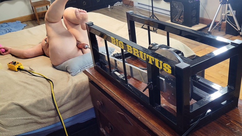 Falicha Karr: Masivní šukací stroj vrtá baculatou mámu