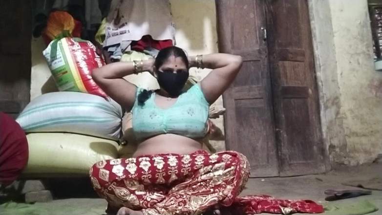 Desi_bhabhi121: Heiße Bhabh Fingert Muschi, Nackte Möpse, Drücken