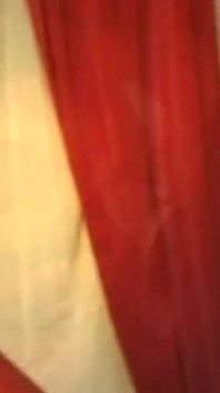 Annie Ander Sinn i Crystal Lesbian Strip jedzą zabawki