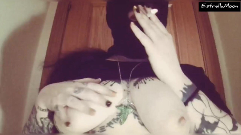 Estrella Steam: Quente gata tatuada