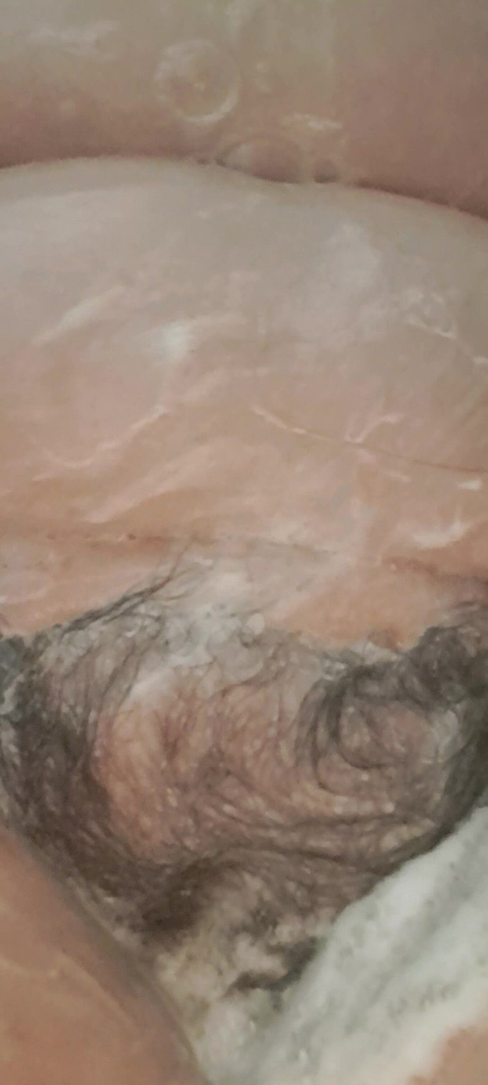 Mommy big hairy pussy: MiLF matura con tette e bagnate insaponate