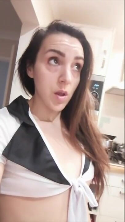 BeautifulGoldenBabe: Проказливая школьница писает, подборка (7 клипов)