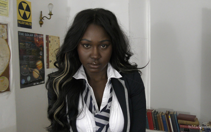 St Mackenzie's: Klik untuk Gif Nairobi; Mata cokelat gelap besar &amp; joi