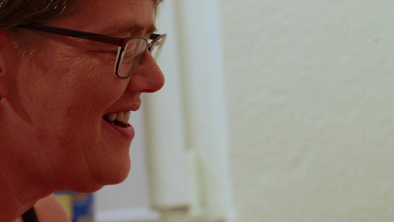 Schwester Sandra: Bizarre CBT with a micro vib
