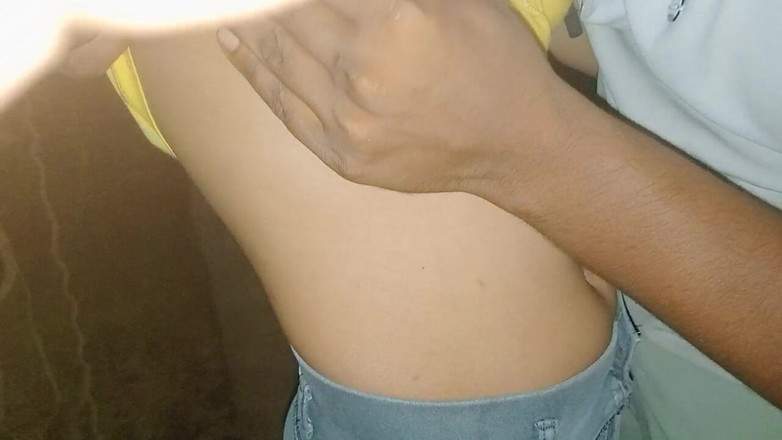 NikiRathod: 和divya在丛林里的夜晚口交 - 口交系列