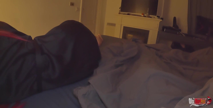 OlxRedFox: Macecha sdílí ložnici s nadrženým nevlastním synem - dostane kouření a...