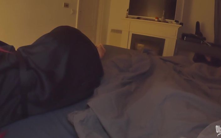 OlxRedFox: Une belle-mère partage sa chambre avec son beau-fils excité - il...