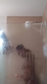 Podívej, co se stalo, když jsem se snažil osprchovat ... Věříš tomu?
