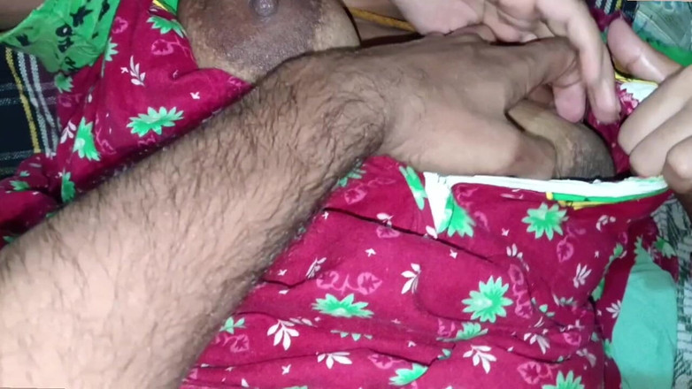 Mami4711: Meio-irmão fodendo minha buceta muito apertada