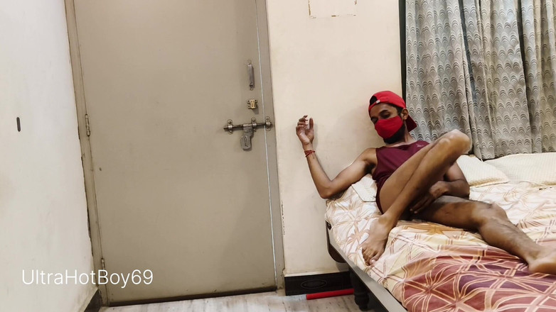 UltraHotBoy69: Momentos desnudos con humor