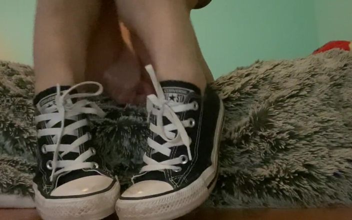 TheRealKittyD: Quickie JOI Jerk to My Converse
